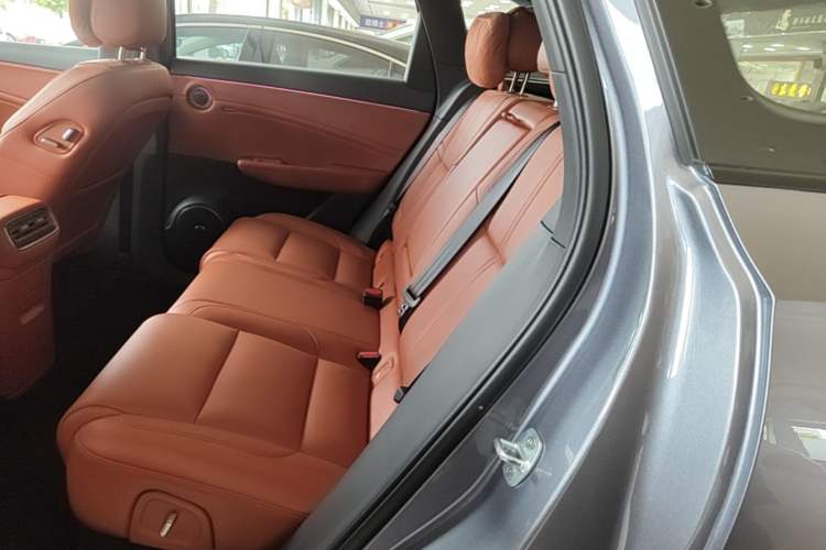 Used Hongqi HS6 PHEV 2026 220 All-Wheel Drive Smart Hybrid Version Left Rear Seat