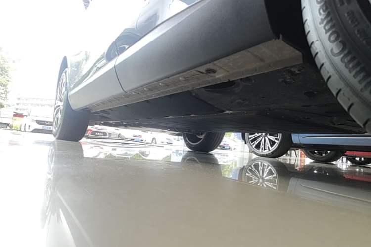 Used Hongqi HS6 PHEV 2026 220 All-Wheel Drive Smart Hybrid Version Left Side Sill