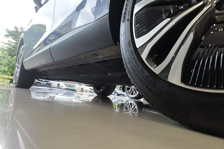 Used Hongqi HS6 PHEV 2026 220 All-Wheel Drive Smart Hybrid Version Left Side Sill