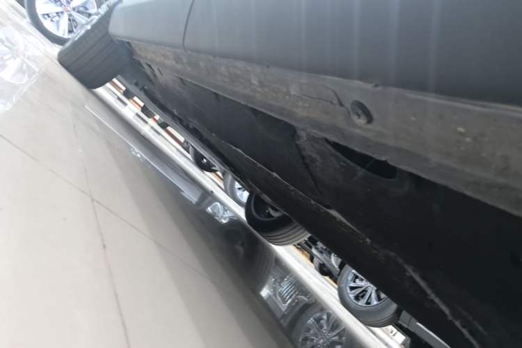 Used Hongqi HS6 PHEV 2026 220 All-Wheel Drive Smart Hybrid Version Left Side Sill