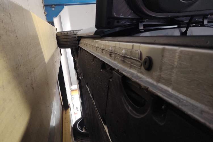 Used Hongqi HS6 PHEV 2026 220 All-Wheel Drive Smart Hybrid Version Left Side Sill