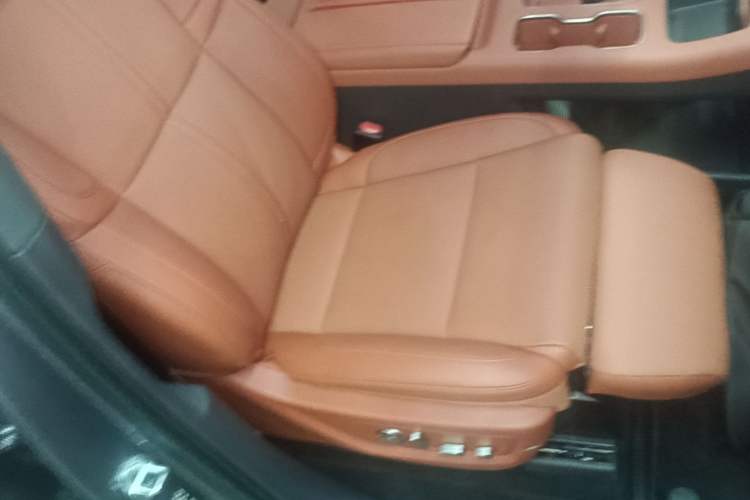 Used Hongqi HS6 PHEV 2026 220 All-Wheel Drive Smart Hybrid Version Right Front Seat