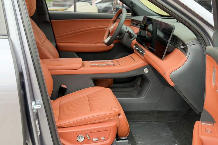 Used Hongqi HS6 PHEV 2026 220 All-Wheel Drive Smart Hybrid Version Right Front Seat