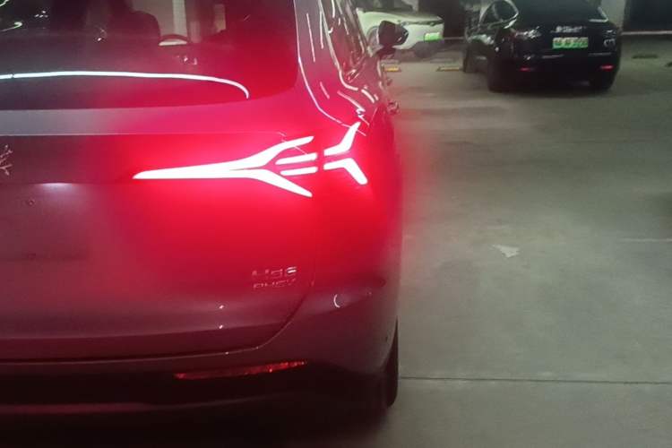 Used Hongqi HS6 PHEV 2026 220 All-Wheel Drive Smart Hybrid Version Right Rear Taillight