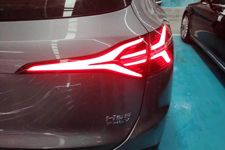 Used Hongqi HS6 PHEV 2026 220 All-Wheel Drive Smart Hybrid Version Right Rear Taillight