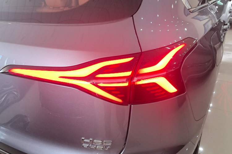 Used Hongqi HS6 PHEV 2026 220 All-Wheel Drive Smart Hybrid Version Right Rear Taillight