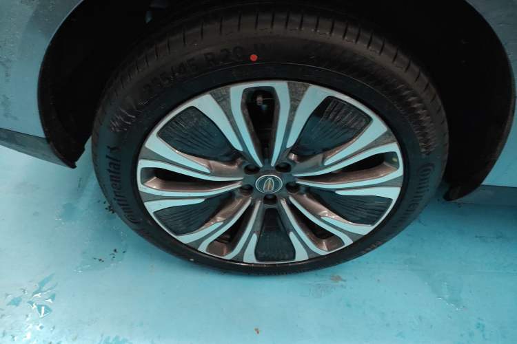 Used Hongqi HS6 PHEV 2026 220 All-Wheel Drive Smart Hybrid Version Right Rear Wheel Hub