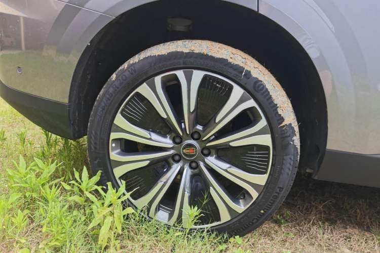 Used Hongqi HS6 PHEV 2026 220 All-Wheel Drive Smart Hybrid Version Right Rear Wheel Hub