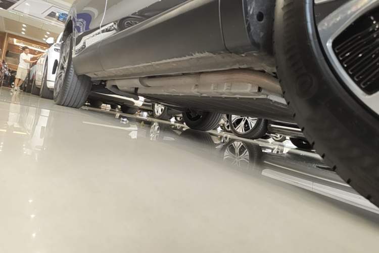 Used Hongqi HS6 PHEV 2026 220 All-Wheel Drive Smart Hybrid Version Right Side Sill