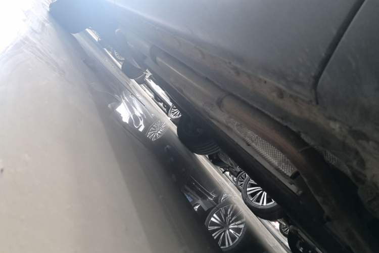 Used Hongqi HS6 PHEV 2026 220 All-Wheel Drive Smart Hybrid Version Right Side Sill