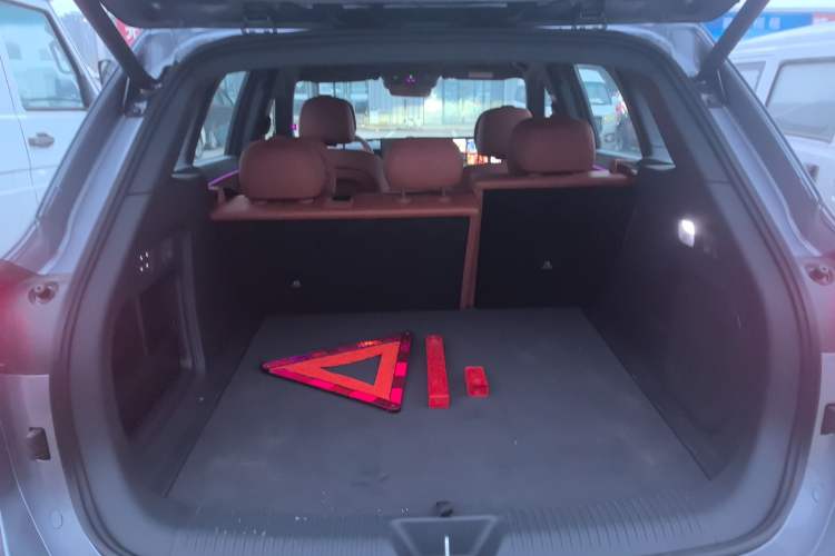 Used Hongqi HS6 PHEV 2026 220 All-Wheel Drive Smart Hybrid Version Trunk