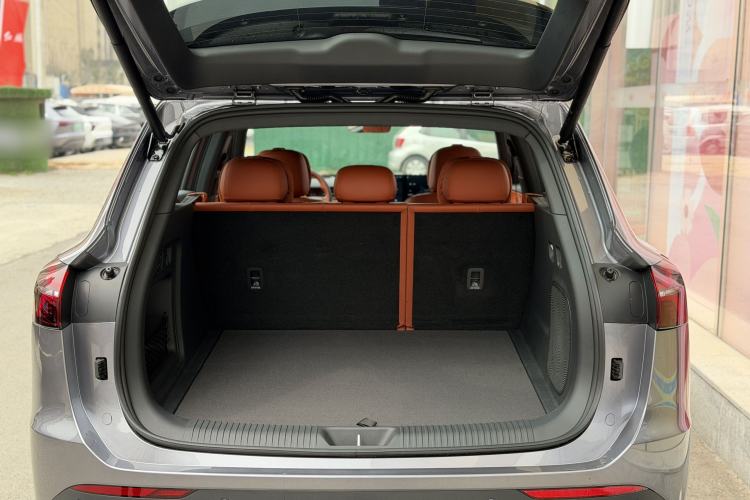 Used Hongqi HS6 PHEV 2026 220 All-Wheel Drive Smart Hybrid Version Trunk