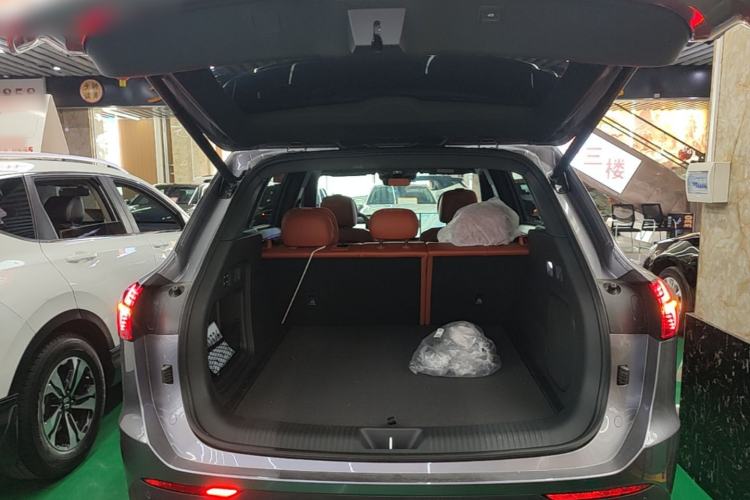 Used Hongqi HS6 PHEV 2026 240 Smart Hybrid Version Trunk
