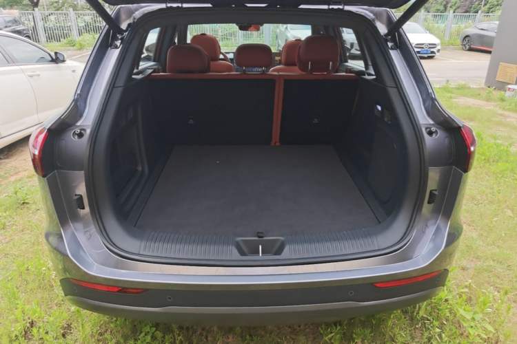 Used Hongqi HS6 PHEV 2026 220 All-Wheel Drive Smart Hybrid Version Trunk