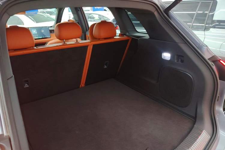 Used Hongqi HS6 PHEV 2026 220 All-Wheel Drive Smart Hybrid Version Trunk