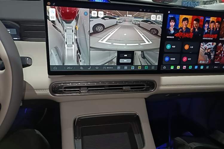 Used Hongqi HS6 PHEV 2026 240 Smart Hybrid Version Audio And AC Panel