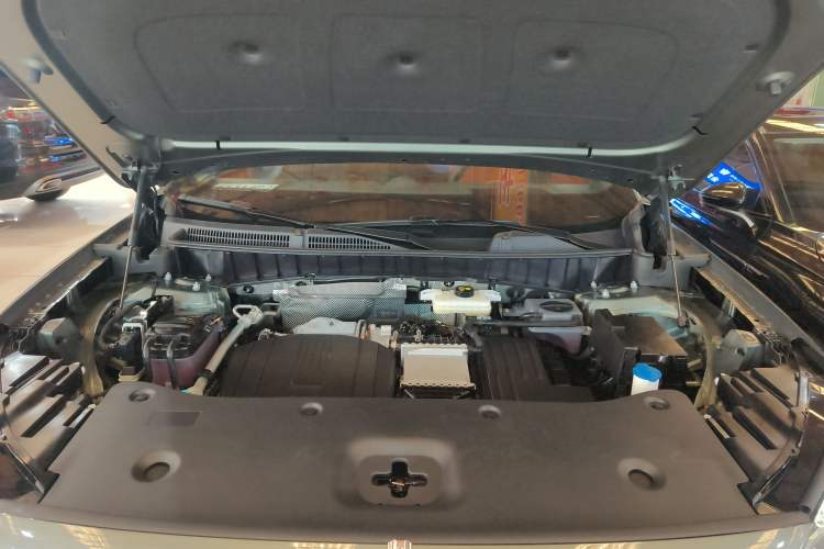 Used Hongqi HS6 PHEV 2026 220 All-Wheel Drive Smart Hybrid Version Engine Bay