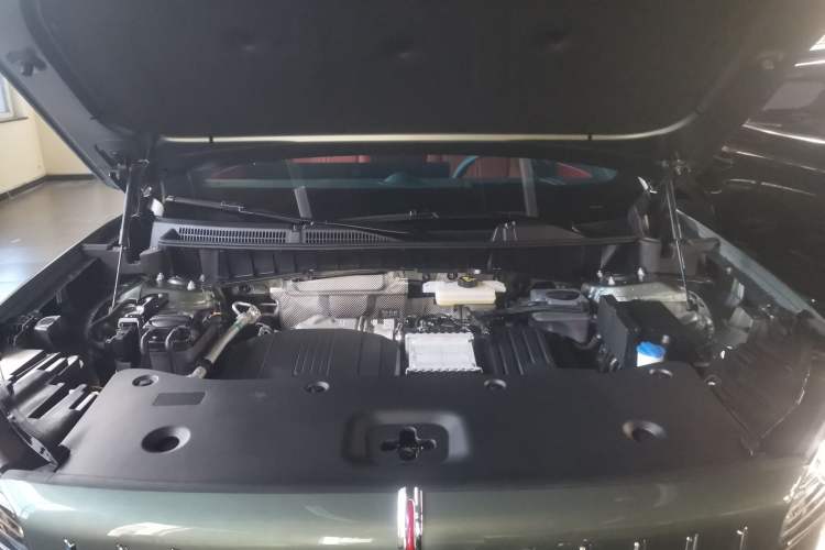 Used Hongqi HS6 PHEV 2026 220 All-Wheel Drive Smart Hybrid Version Engine Bay