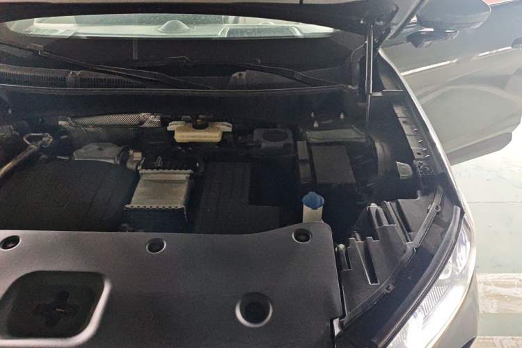 Used Hongqi HS6 PHEV 2026 240 Smart Hybrid Version Engine Bay Left