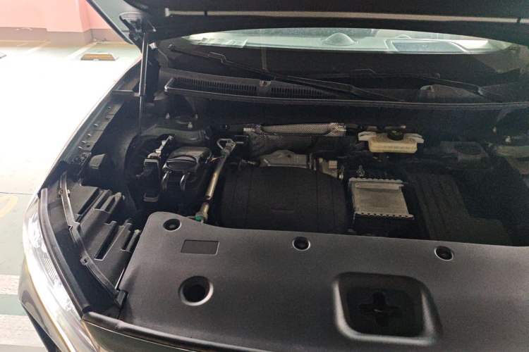 Used Hongqi HS6 PHEV 2026 240 Smart Hybrid Version Engine Bay Right