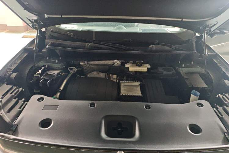 Used Hongqi HS6 PHEV 2026 240 Smart Hybrid Version Engine Bay