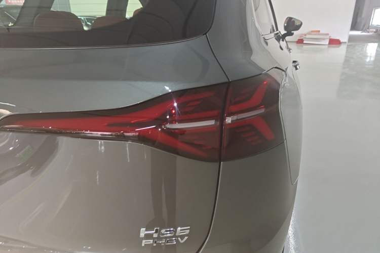 Used Hongqi HS6 PHEV 2026 220 All-Wheel Drive Smart Hybrid Version Exterior 3