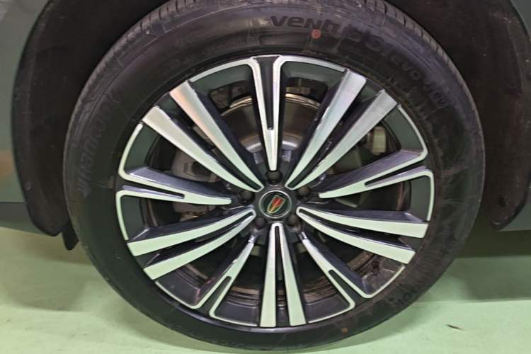 Used Hongqi HS6 PHEV 2026 240 Smart Hybrid Version Exterior 4