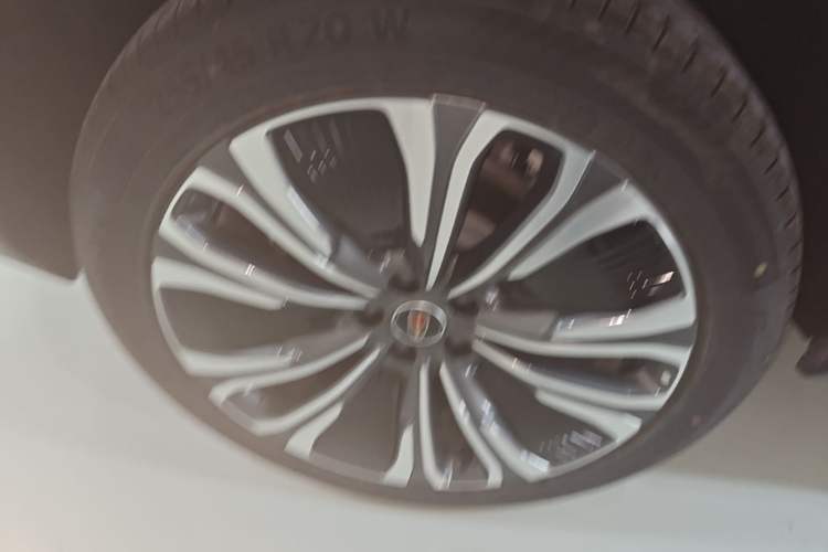 Used Hongqi HS6 PHEV 2026 220 All-Wheel Drive Smart Hybrid Version Exterior 5