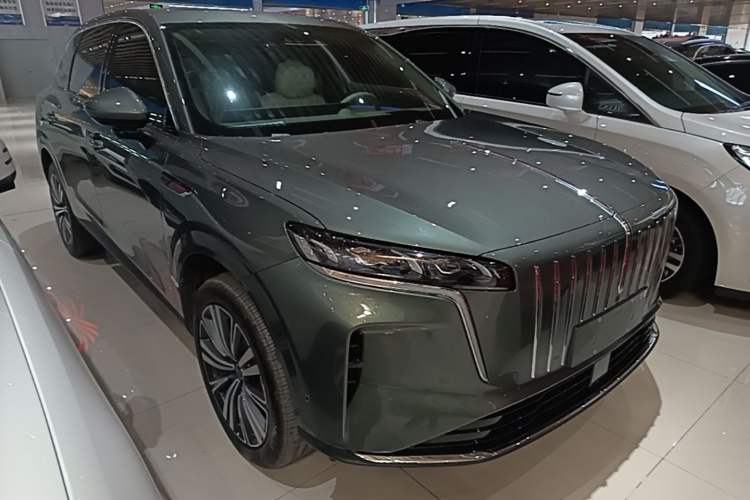 Used Hongqi HS6 PHEV 2026 240 Smart Hybrid Version Front Right 45 Deg