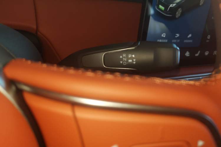Used Hongqi HS6 PHEV 2026 220 All-Wheel Drive Smart Hybrid Version Gear Lever