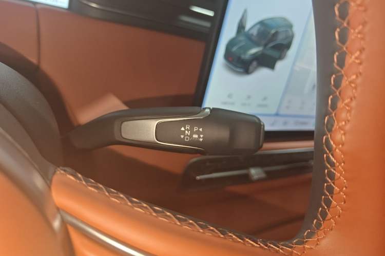 Used Hongqi HS6 PHEV 2026 220 All-Wheel Drive Smart Hybrid Version Gear Lever