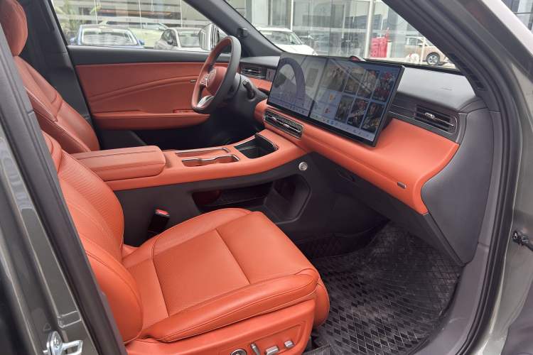 Used Hongqi HS6 PHEV 2026 220 All-Wheel Drive Smart Hybrid Version Interior 6