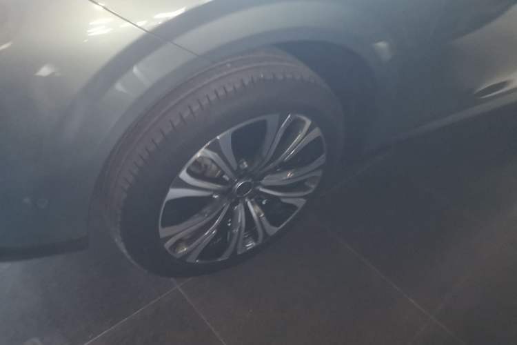 Used Hongqi HS6 PHEV 2026 220 All-Wheel Drive Smart Hybrid Version Left Front Wheel Hub
