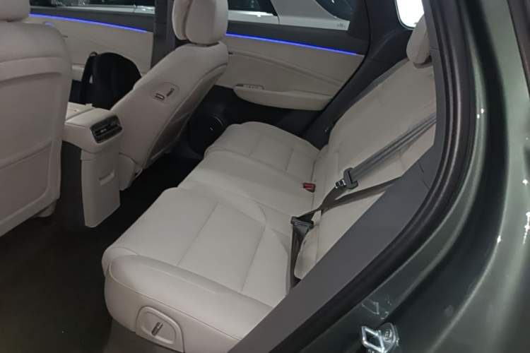 Used Hongqi HS6 PHEV 2026 240 Smart Hybrid Version Left Rear Seat