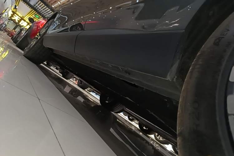 Used Hongqi HS6 PHEV 2026 240 Smart Hybrid Version Left Side Sill