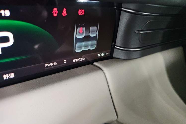 Used Hongqi HS6 PHEV 2026 240 Smart Hybrid Version Odometer Close Up