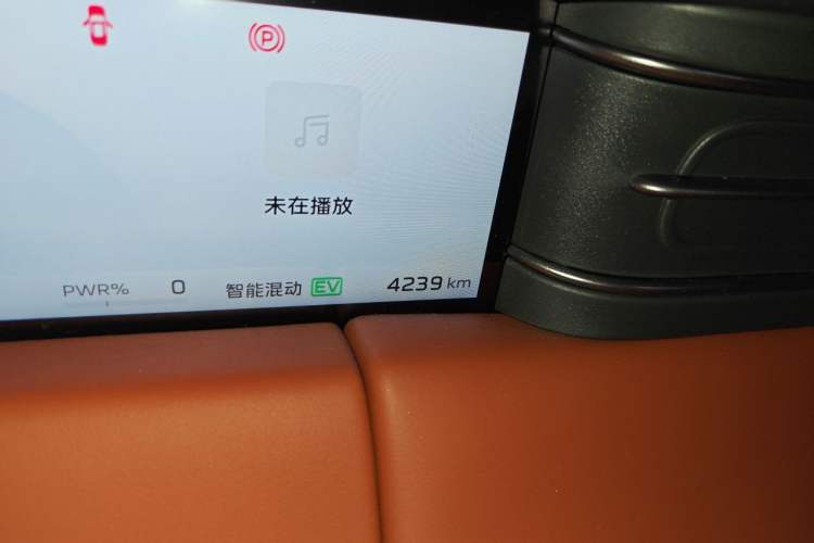 Used Hongqi HS6 PHEV 2026 220 All-Wheel Drive Smart Hybrid Version Odometer Close Up