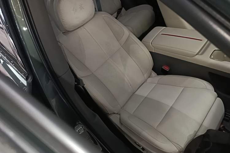 Used Hongqi HS6 PHEV 2026 240 Smart Hybrid Version Right Front Seat