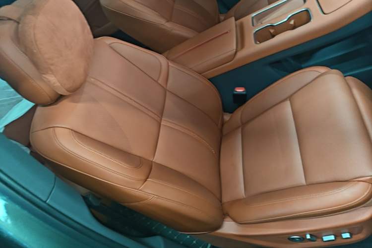Used Hongqi HS6 PHEV 2026 240 Smart Hybrid Version Right Front Seat