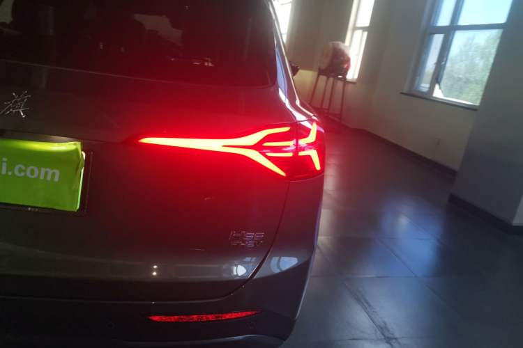 Used Hongqi HS6 PHEV 2026 220 All-Wheel Drive Smart Hybrid Version Right Rear Taillight