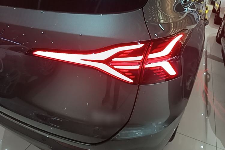Used Hongqi HS6 PHEV 2026 240 Smart Hybrid Version Right Rear Taillight