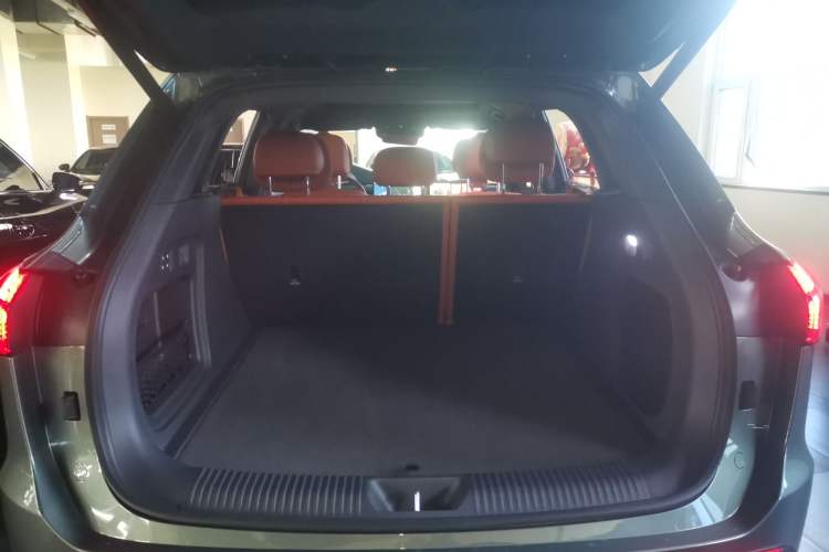 Used Hongqi HS6 PHEV 2026 220 All-Wheel Drive Smart Hybrid Version Trunk