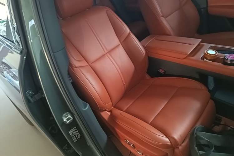 Used Hongqi HS6 PHEV 2026 145 Smart Hybrid Version Right Front Seat