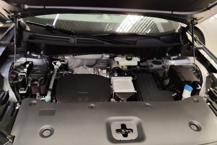 Used Hongqi HS6 PHEV 2026 220 All-Wheel Drive Smart Hybrid Version Engine Bay