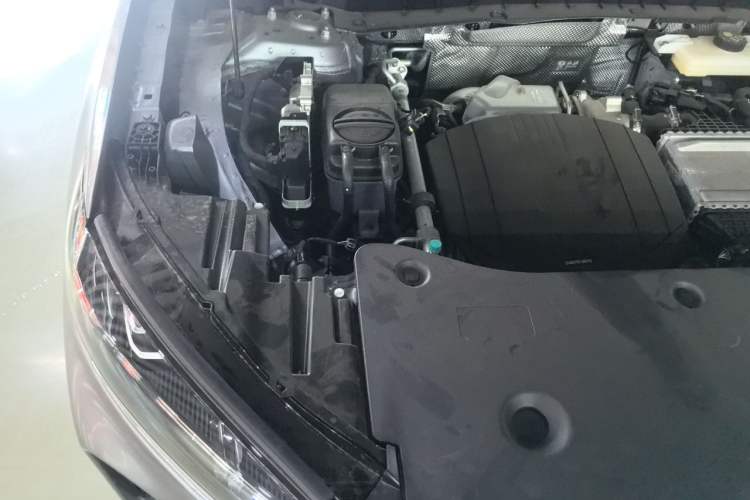 Used Hongqi HS6 PHEV 2026 240 Smart Hybrid Version Engine Bay Right