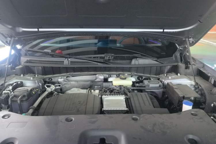 Used Hongqi HS6 PHEV 2026 240 Smart Hybrid Version Engine Bay