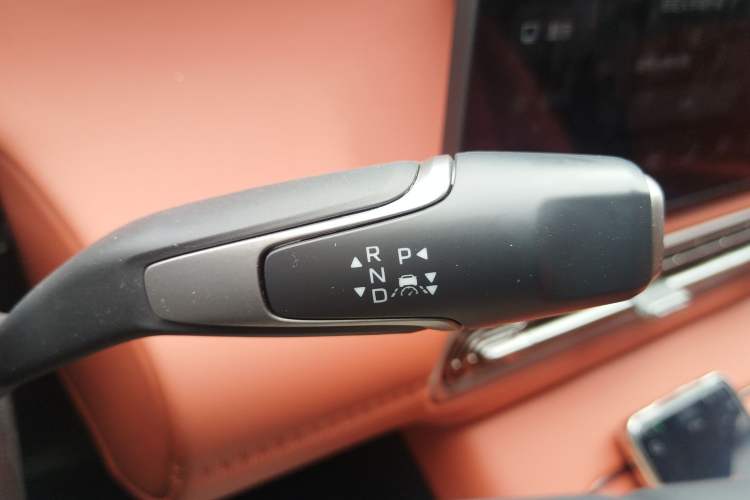 Used Hongqi HS6 PHEV 2026 220 All-Wheel Drive Smart Hybrid Version Gear Lever