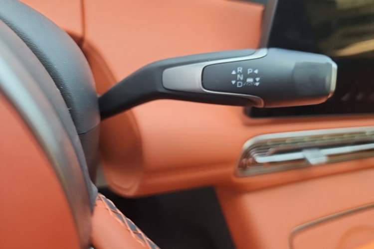 Used Hongqi HS6 PHEV 2026 240 Smart Hybrid Version Gear Lever