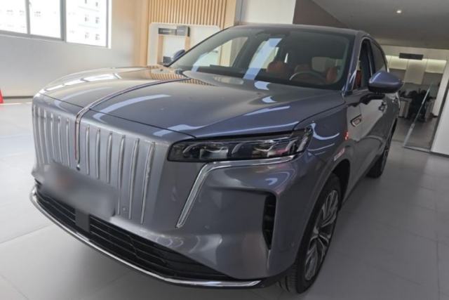 Hongqi HS6 PHEV 2026 220 All-Wheel Drive Smart Hybrid Version مستعملة