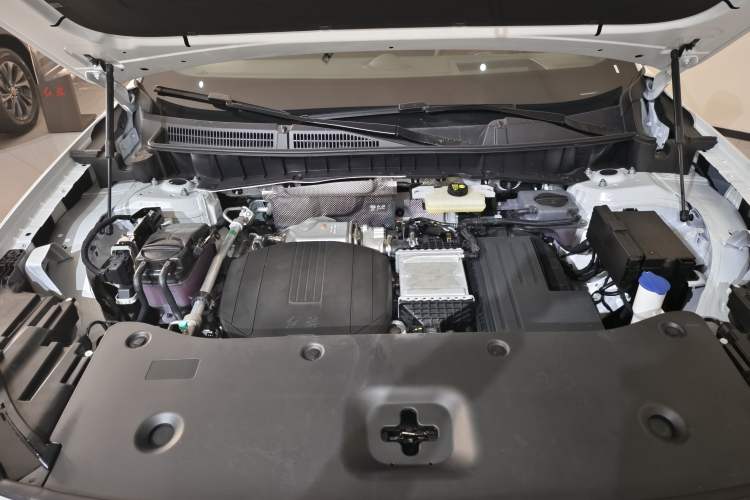 Used Hongqi HS6 PHEV 2026 240 Smart Hybrid Version Engine Bay